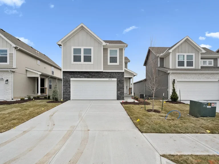 8712 SW Brickell Dr, Blue Springs, MO 64064, Blue Springs