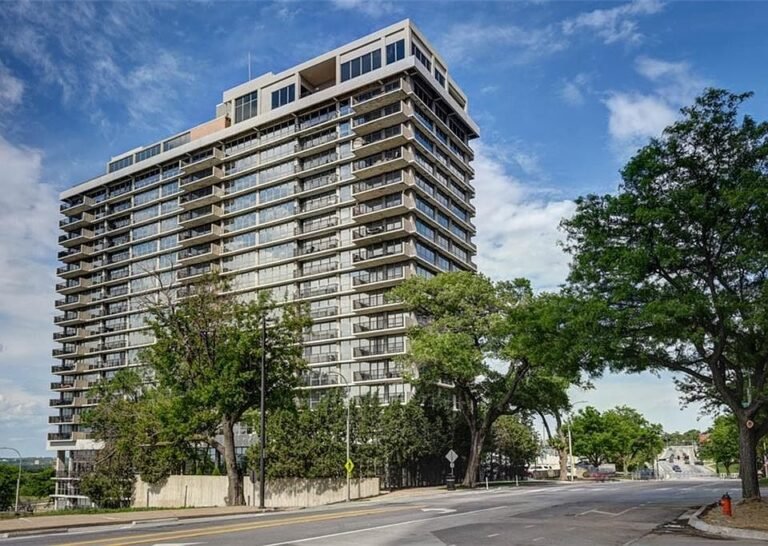 600 E Admiral Blvd #305, Kansas City