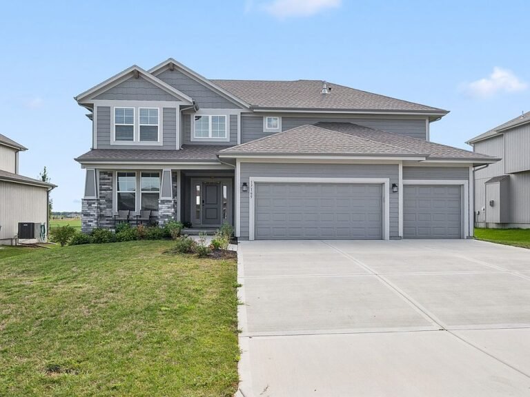 17165 W 164th Ter, Olathe