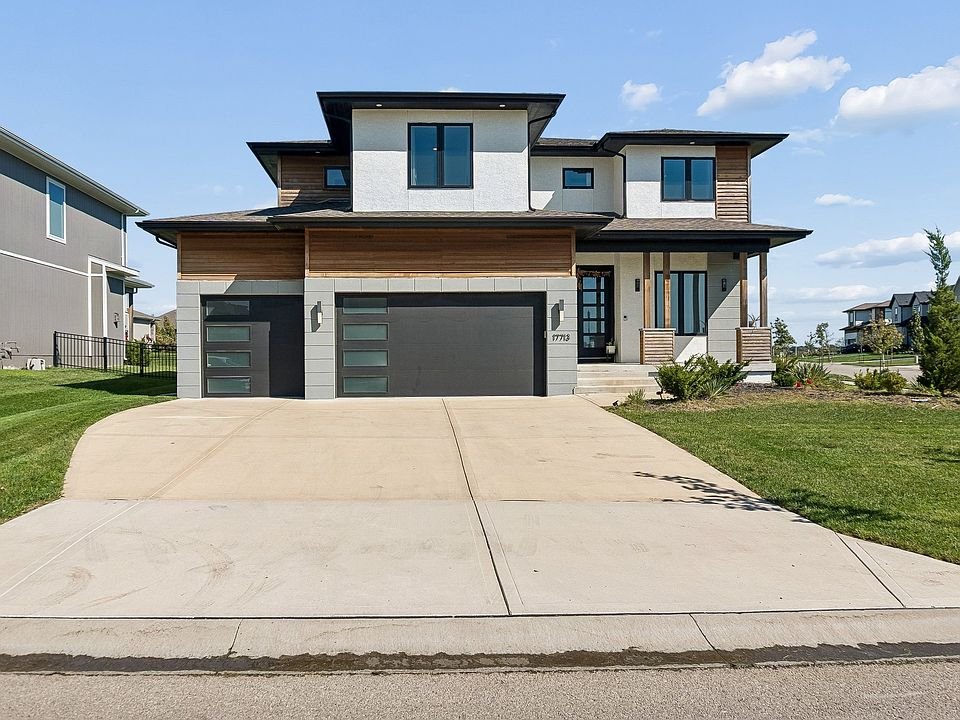17713 Haskins St, Overland Park